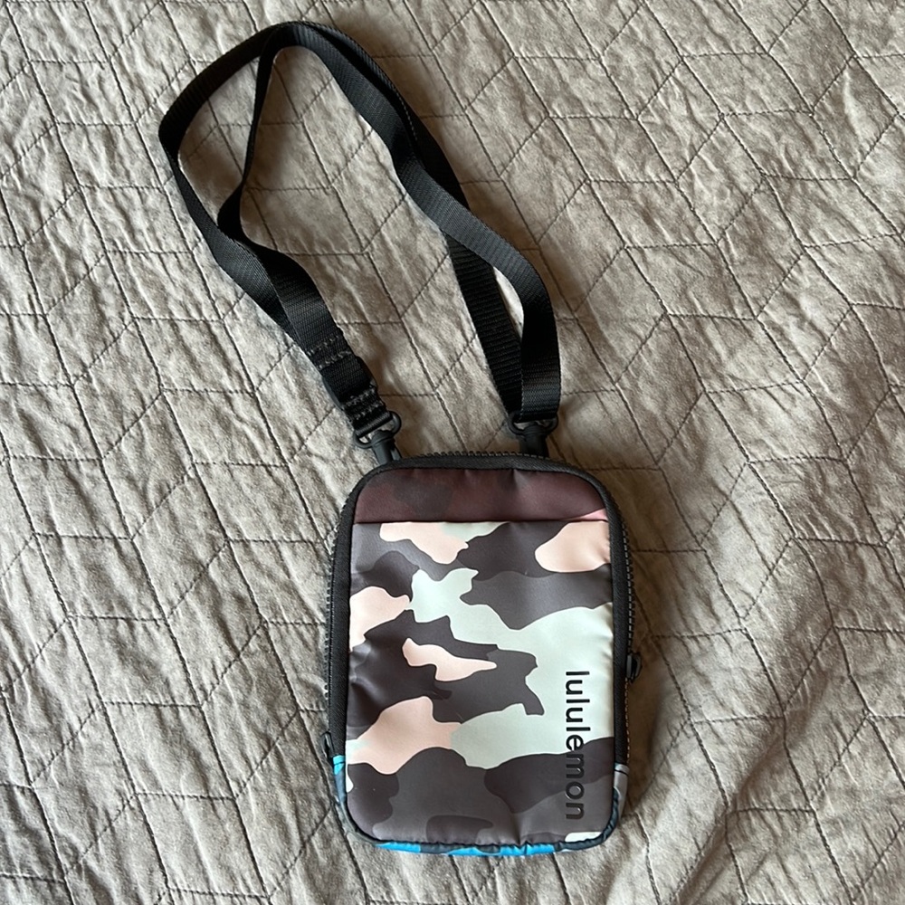 Lululemon Easy Access Crossbody Belt Bag Water Repellent Camo Bag